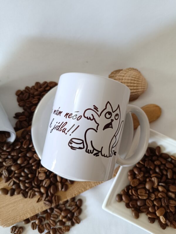 hrnek kde mám něco k jídlu