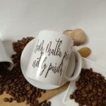 hrnek s potiskem - jsem matka, přesto někdy pařím