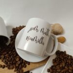 hrnek s potiskem - jsem matka všeumělka