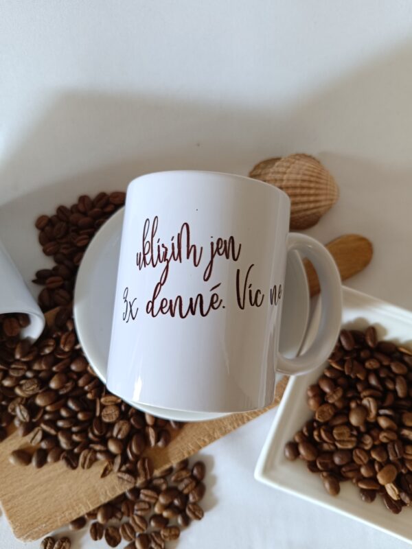 hrnek uklízím jen 3x denně více ne.