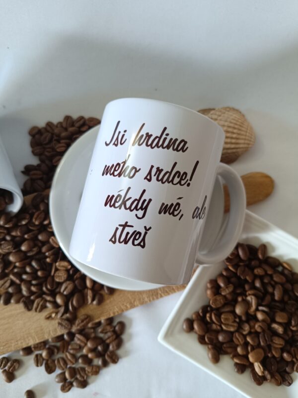 hrnek - jsi hrdina mého srdce. ale někdy mě štveš
